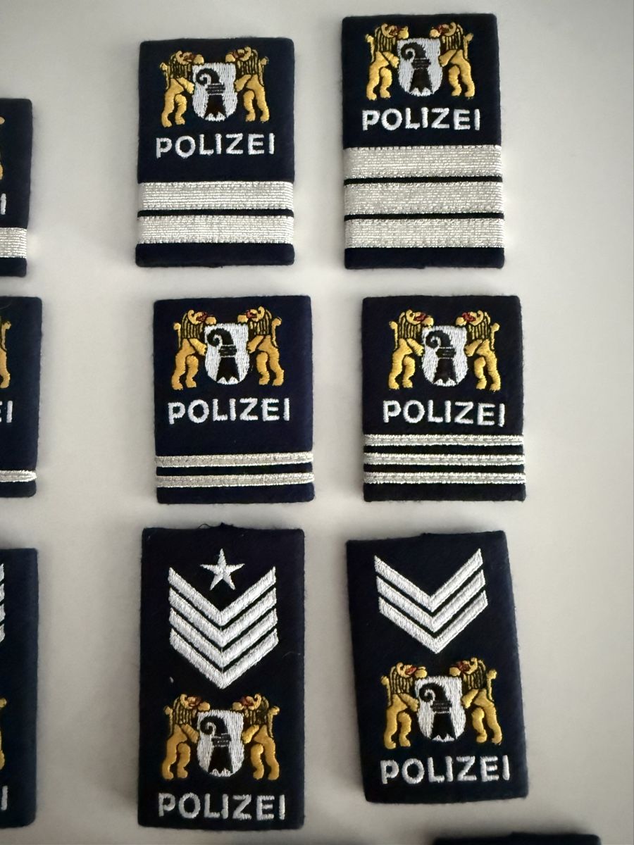 Uniformi: Kantonspolizei Basel Stadt Schulterbatten – Nuovo (secondo la descrizione) da Sisseln AG venduto da Daeha1 4