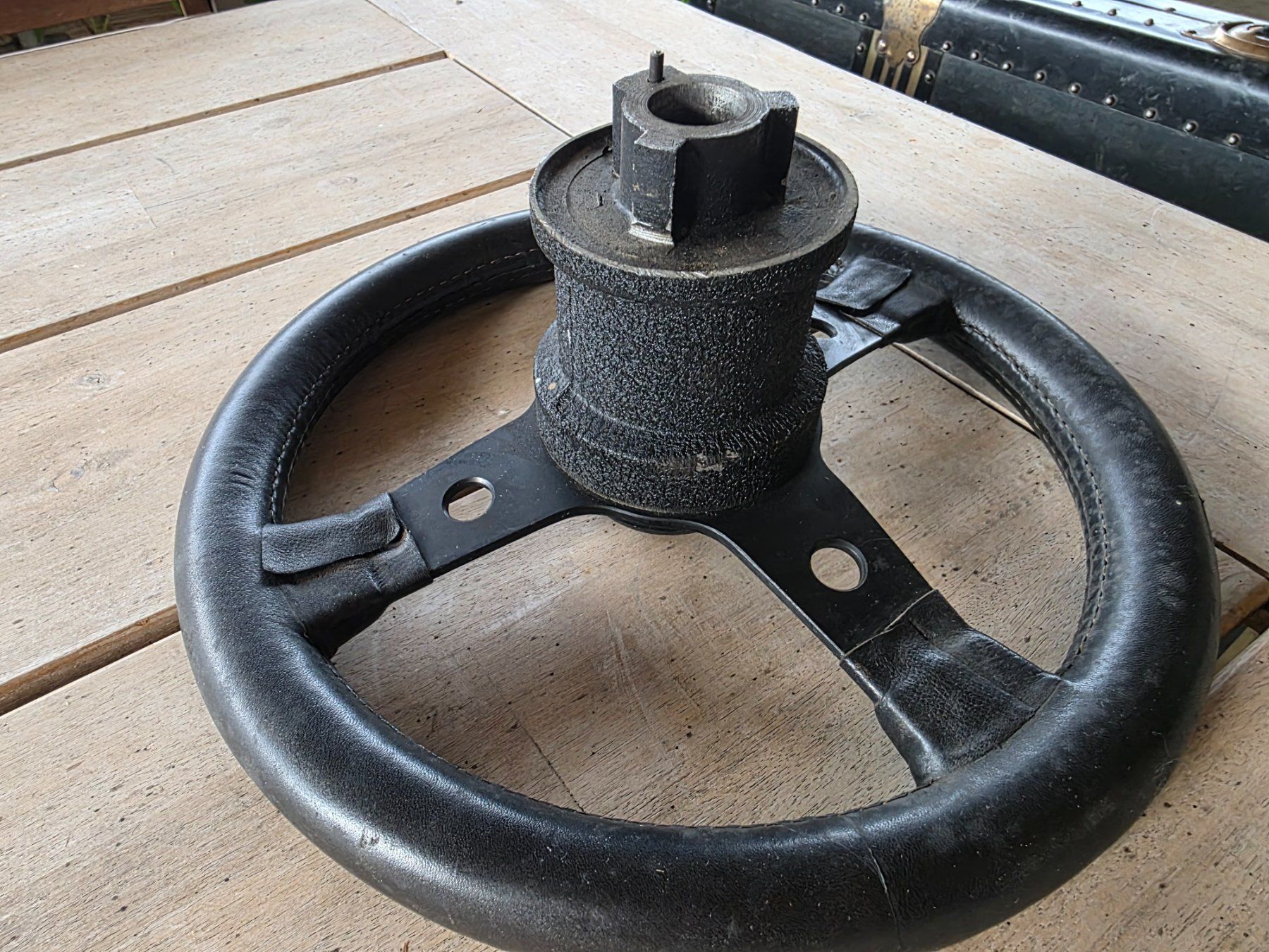Volvo Alle Autoersatzteile: altes Oldtimer Lenkrad Auto Youngtimer Zubehör Volvo 31 cm – Gebraucht aus Walterswil BE von Lonitti 4