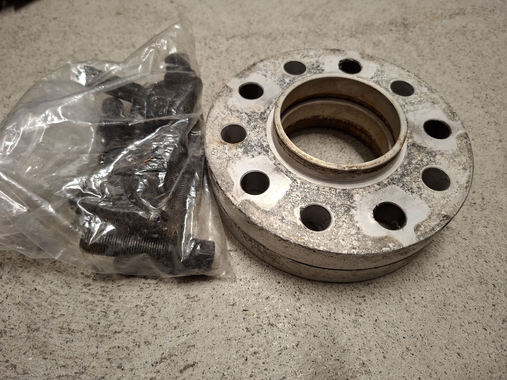 BMW Accessori per altri veicoli: BMW Distanzscheiben 20mm&25mm – Usato da Einsiedeln venduto da volldure 1
