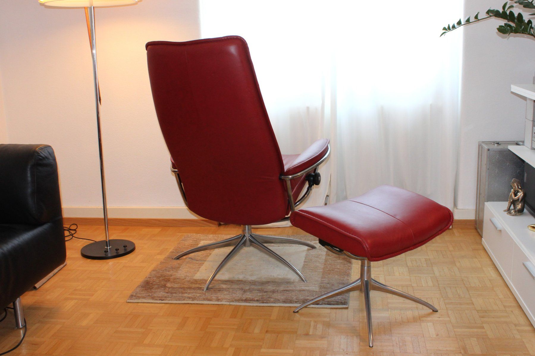 Stressless Poltrone: TOP STRESSLESS Relax Sessel mit Ottoman aus Leder – Usato da Zürich venduto da Djluda 4