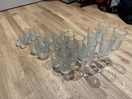 Glas Set verschiedene Grössen mit Schliff gebrauchter Zustan