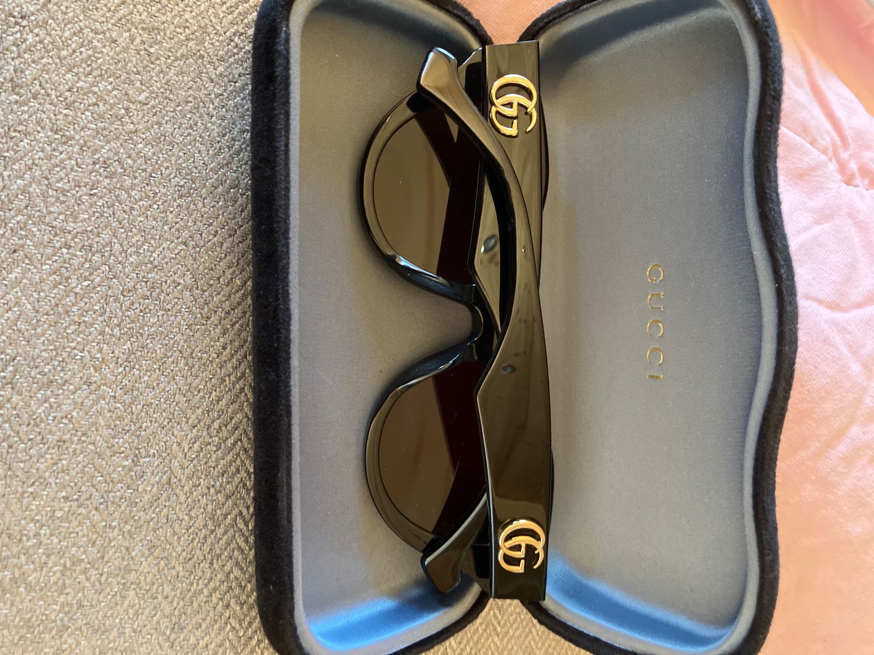 Gucci Brillen & Gläser: Vends lunettes Gucci en super etat – Gebraucht aus Haute-Nendaz von PINKBERRY 1