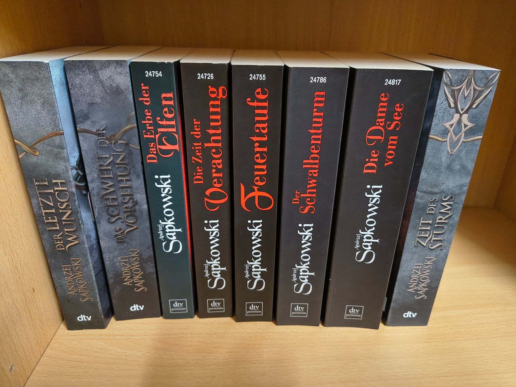 Libri: Die Hexer Saga 8 Bände – Usato da Binz venduto da Shizuka01