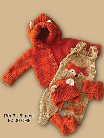 Tuta lavorata a maglia, maglione, cappello e calzini