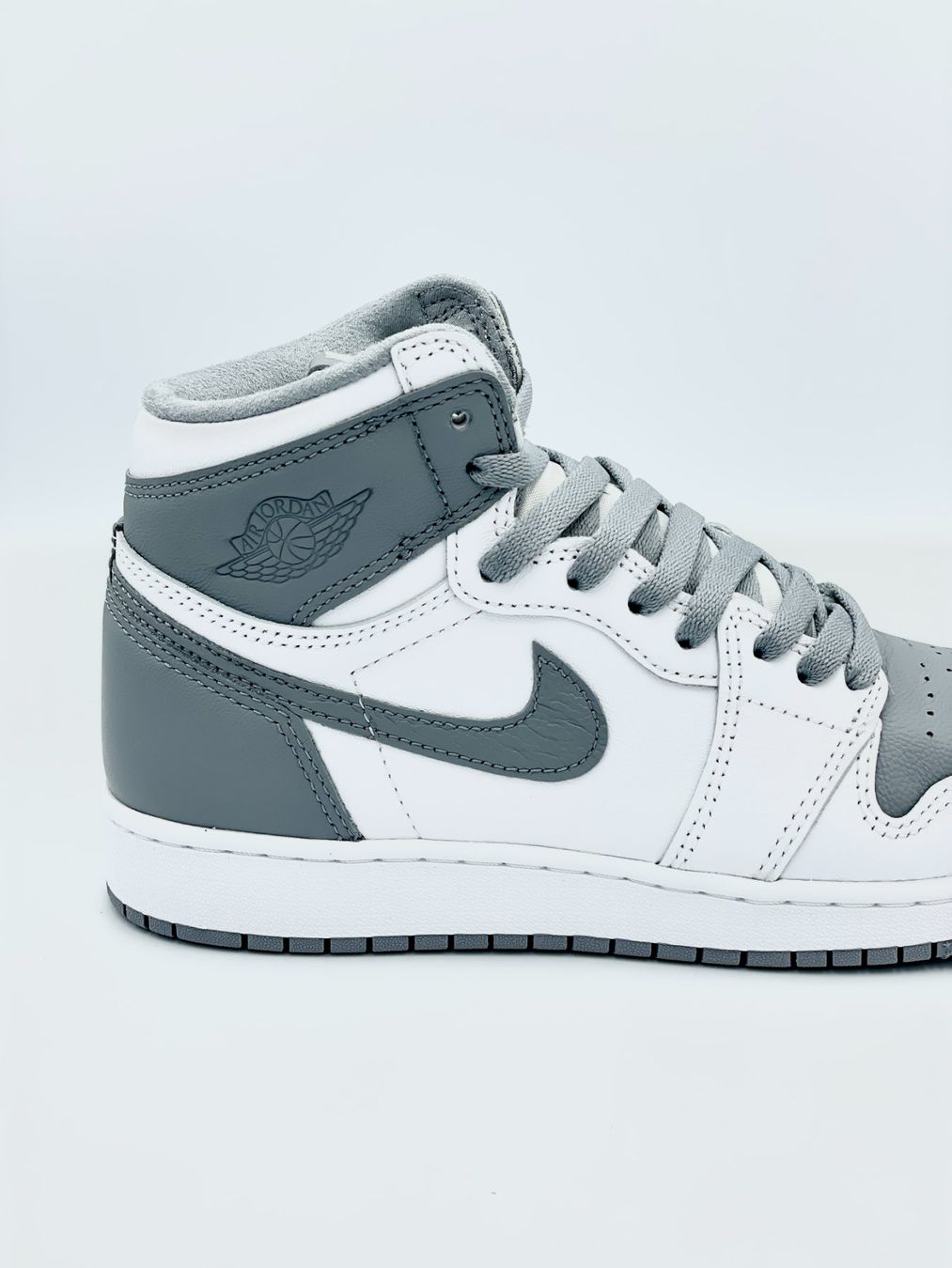 Jordan Damenschuhe: Nike Air Jordan 1 High Stealth Grey EU 38.5 – Neu und originalverpackt aus Erlinsbach von sasneakers 2
