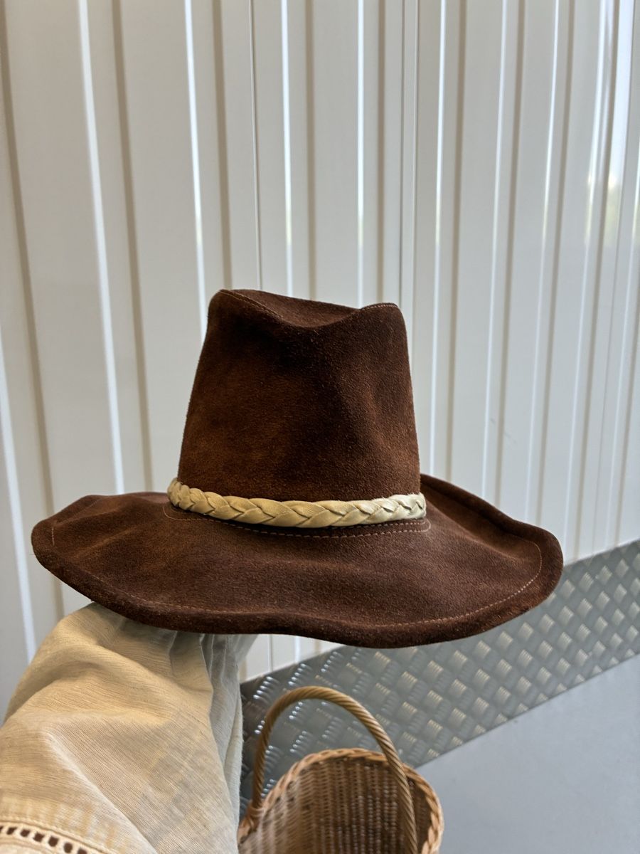 Copricapi, berretti & cappellini: Brauner Cowboyhut aus Wildleder – Usato da Bern venduto da wisemagpie 8