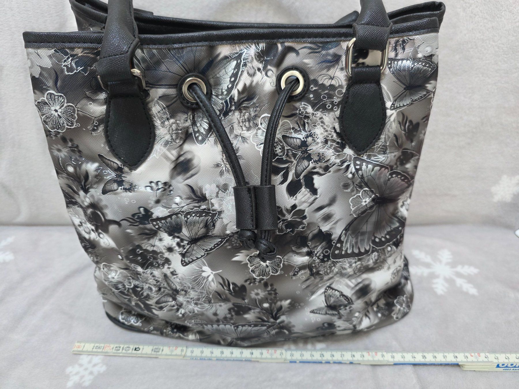 Borse da donna: Schöne Handtasche mit Schmetterlings Muster – Nuovo (secondo la descrizione) da Steffisburg venduto da ang_7fcj 7