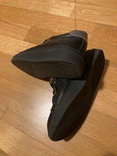 Schuhe für Mädchen: Chaussure t.31 – Gebraucht aus Boudry von Lamue01 2