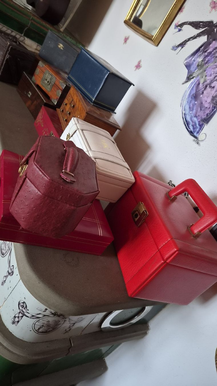Portagioie: Schmuck Schatouillen Riesensammlung  – Usato da Kölliken venduto da Upcycling-by-Mc-TAM 8