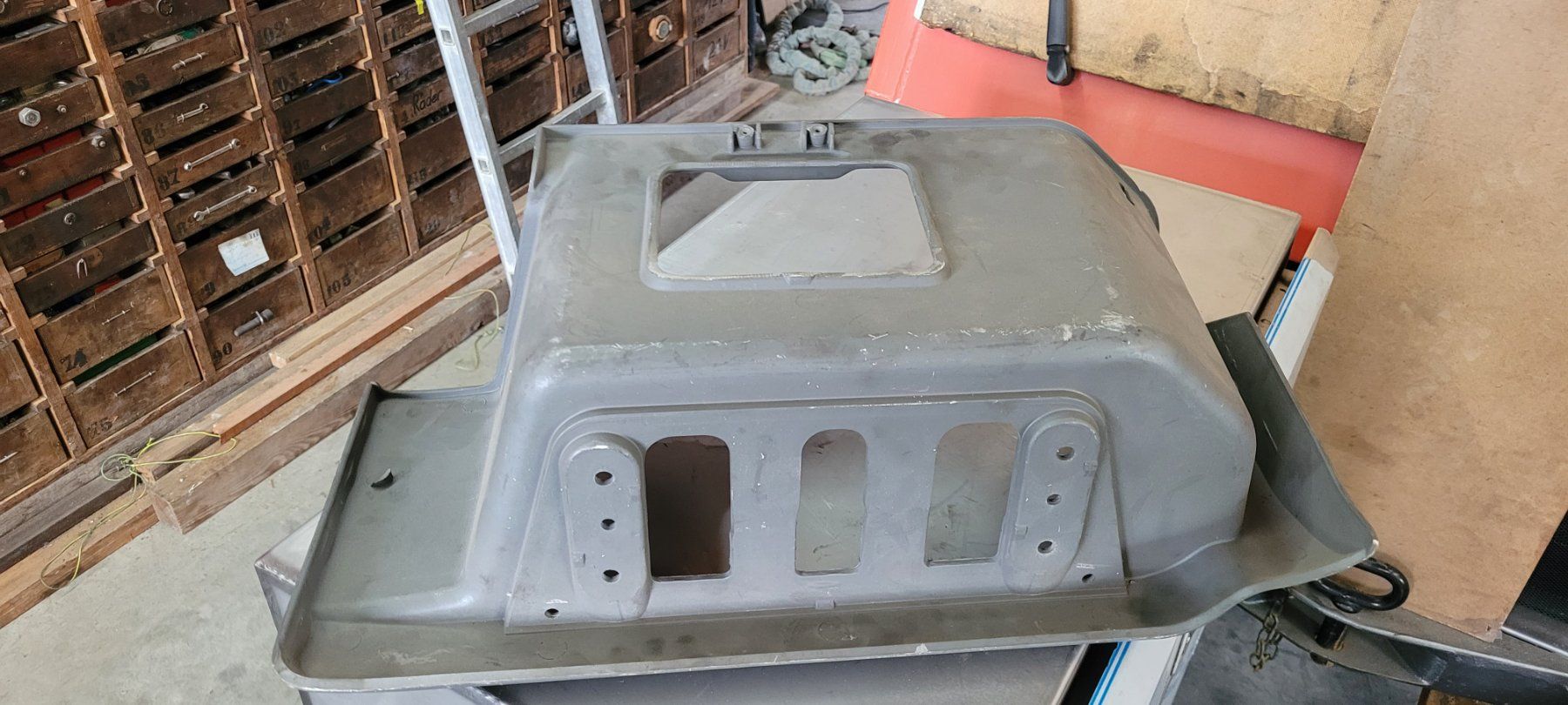 Tutti i ricambio: Einstiegkasten Mercedes – Usato da Kerns venduto da avr75 1