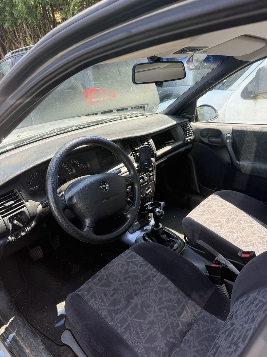 Opel Automobili: Opel Vectra B 1.6 – Difettoso da Beatenberg venduto da alv_2dm7 8