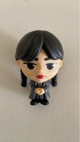 Figurine Wednesday Addams iconique – Objet de collection!