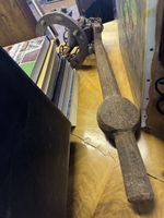 Antiker Glockenschwengel 80 cm sehr schwer mit Halterung