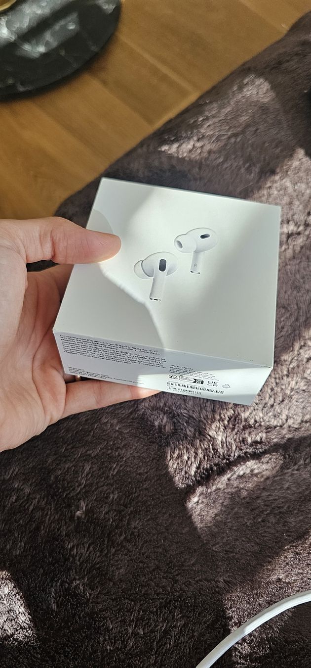 Apple Cuffie: Apple AirPods Pro 2 (2. Generation)  mit Originalverpackung – Usato da Zürich venduto da Yllka.ja 1