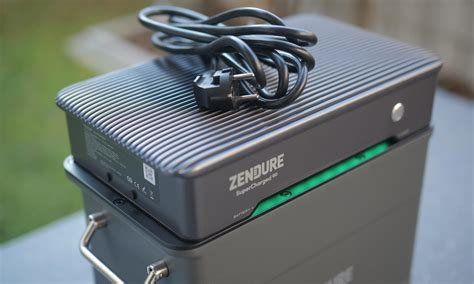 Zendure Inverter: Zendure Hyper 2000 mit AB2000X (1.92kwh) – Nuovo (secondo la descrizione) da Affoltern am Albis venduto da umleitung77 2