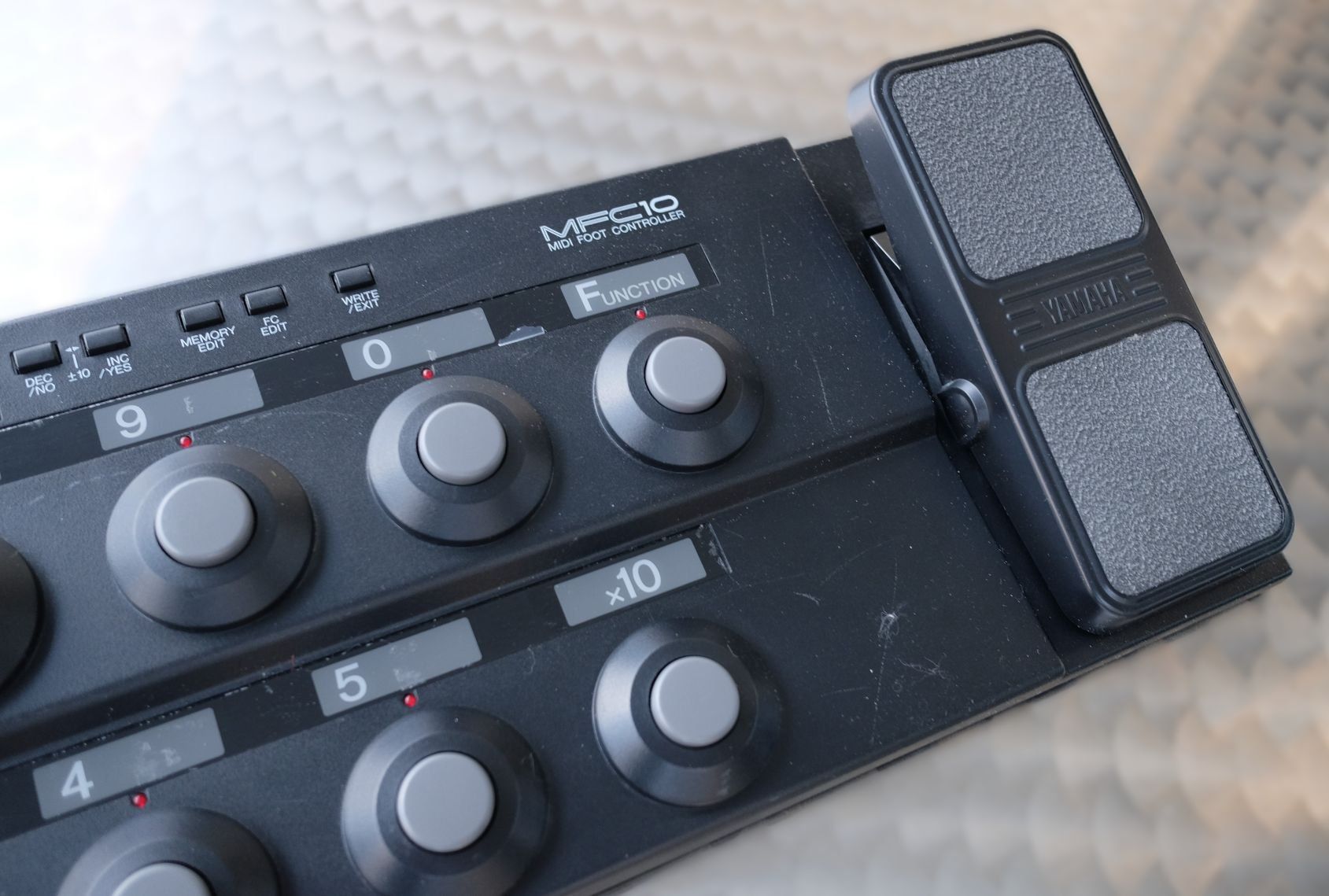Strumenti musicali: Yamaha MFC-10 MIDI Foot Controller – Usato da Basel venduto da PondstreetStudios 3