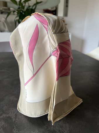 Foulard soie vintage Grès Paris rose beige optique
