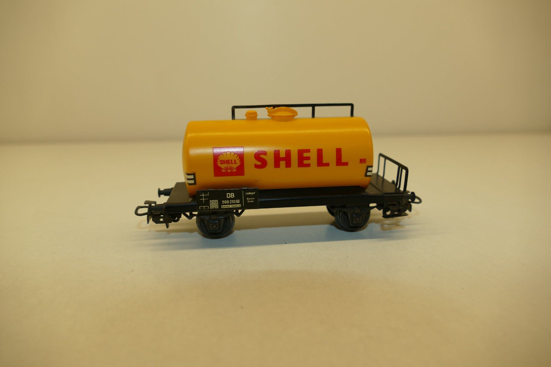Märklin Modellini di ferrovie: Märklin H0: DB Kesselwagen Shell – Usato da Niederhasli venduto da rail-duerst 2