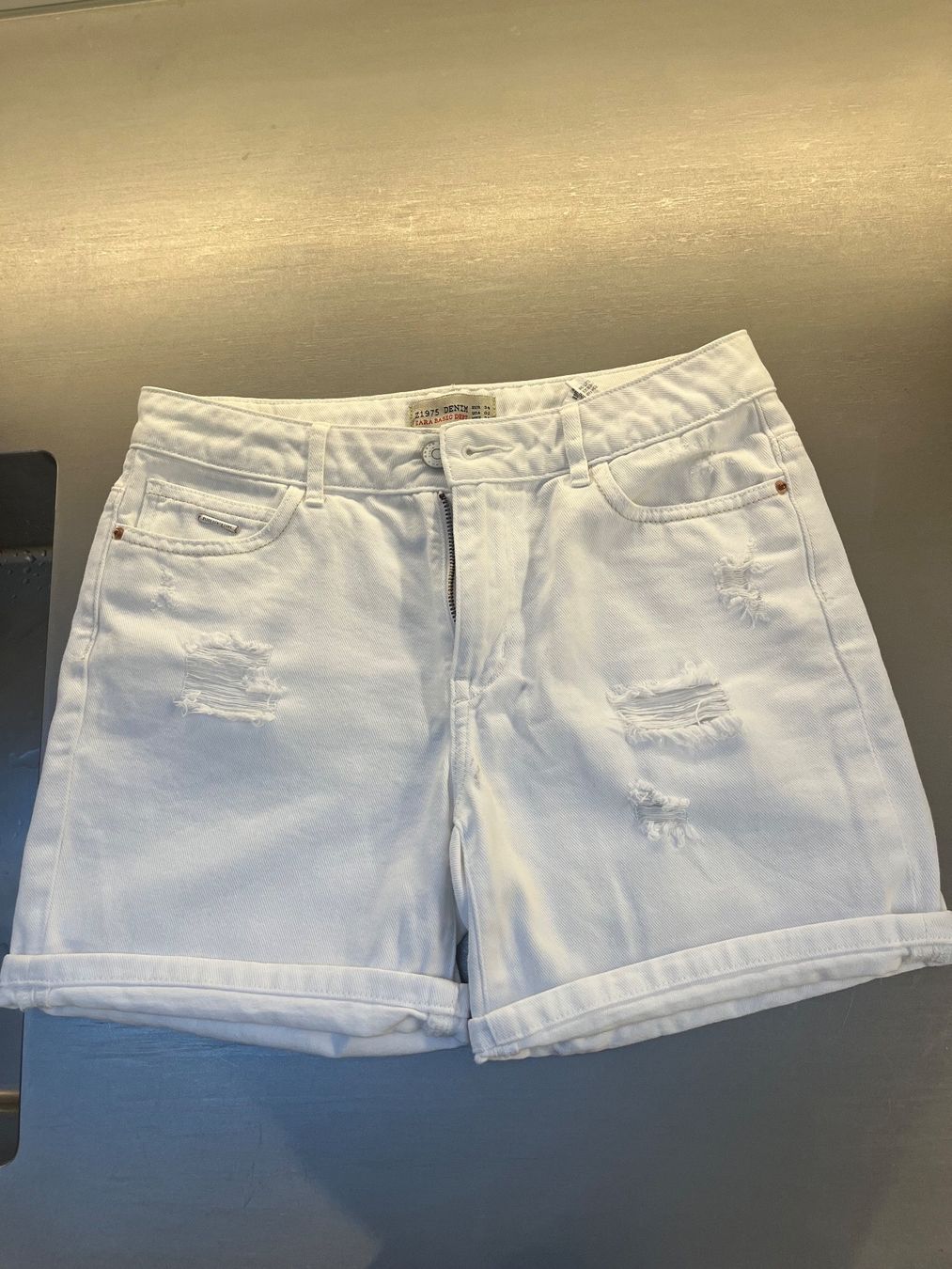 Zara Jeans: Jeans Shorts Zara Gr.34 – Nuovo (secondo la descrizione) da St.Gallen venduto da Monrose 1