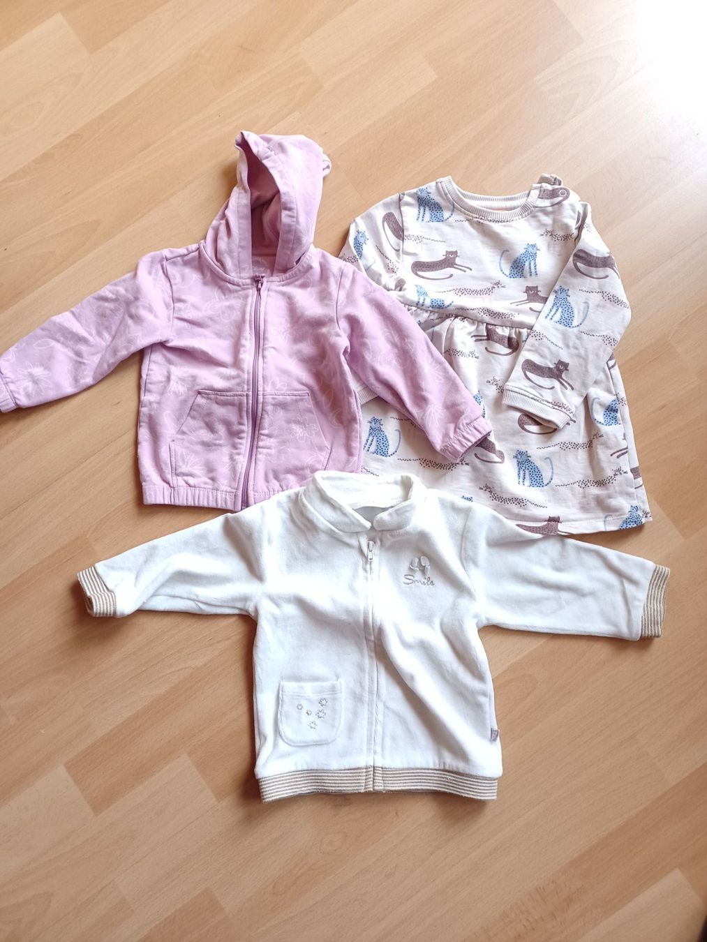 Lotti & Set di vestiti: 39 teiliges Mädchen Kleiderpaket 74 – Usato da Matt venduto da Remonso 4