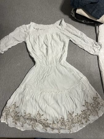 Schönes Sommerkleid Gr. S weiss A&F Stickerei