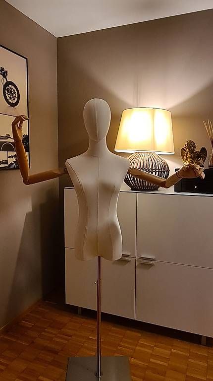 Bambole: Schufensterpuppe / Torso weiblich – Usato da Stäfa venduto da haararchitect1970