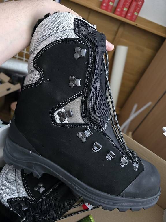 Herrenschuhe: A vendre Bottes de sécurité Stuco  – Gebraucht aus Tentlingen von Petitefleur2013