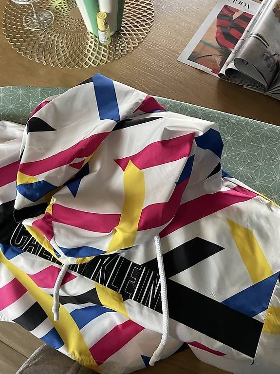 T-Shirts: T-shirt calvin Klein s – Gebraucht aus Balerna von lis_qx6r 3