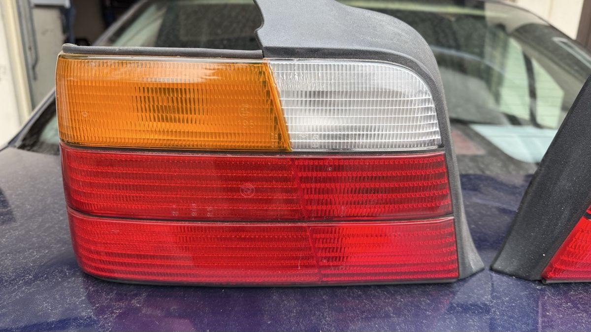 BMW Tutti pezzi di ricambio auto: BMW E36 Limousine Heckleuchten – Usato da Jonen venduto da BMWE369 1