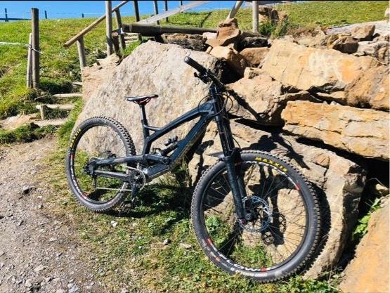 YT Vélos: Downhill Bike - Rahmen gross L – D'occasion à Altendorf par Dregster 1