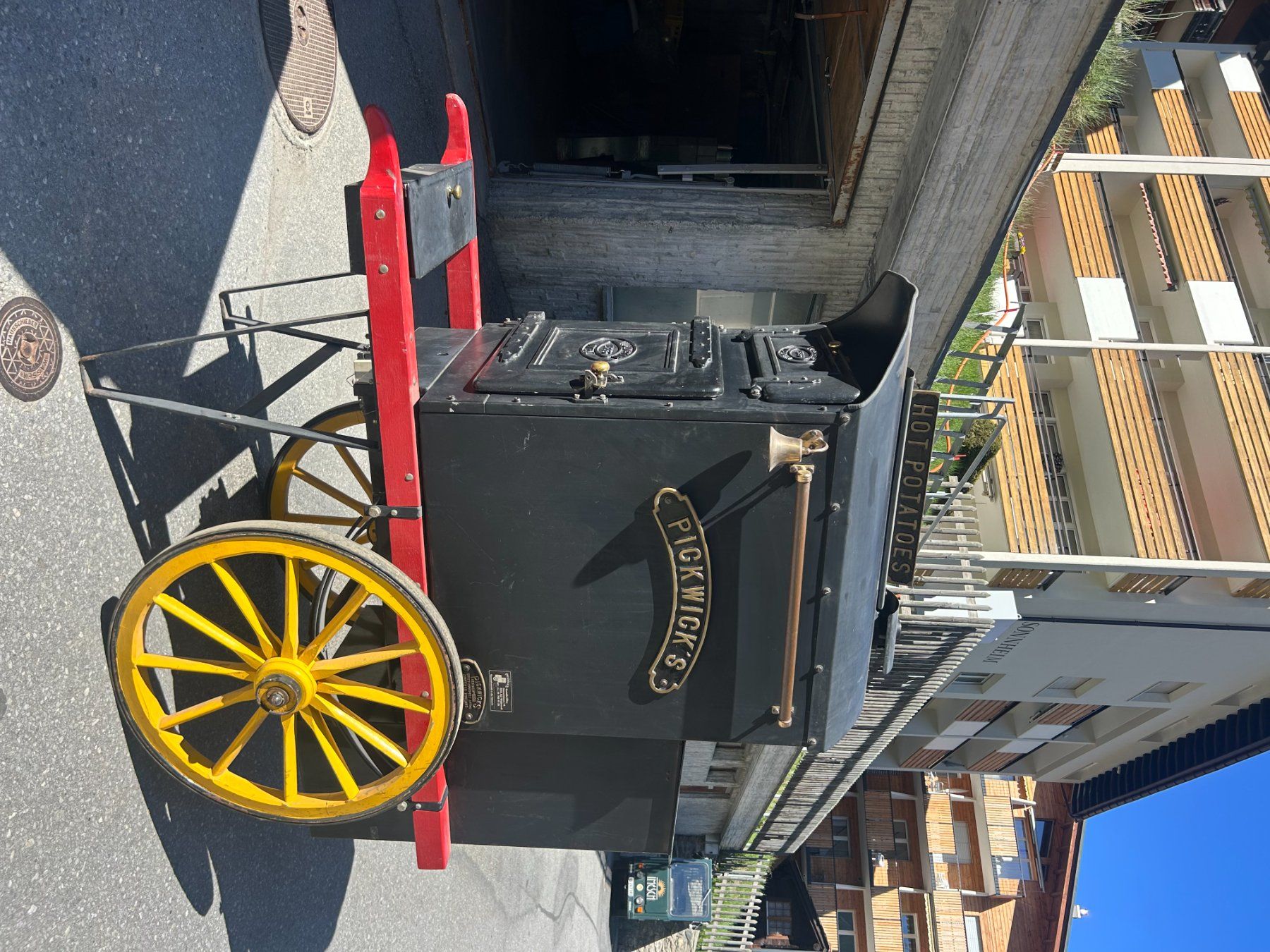 Altri mobili d'antiquariato: Victorian Baking Oven Trailer – Usato da Zermatt venduto da inf_7myk