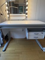 Schreibtisch mit Schubladen guter Zustand