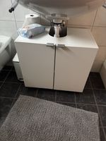 Waschbeckenunterschrank weiss mit Rollen guter Zustand