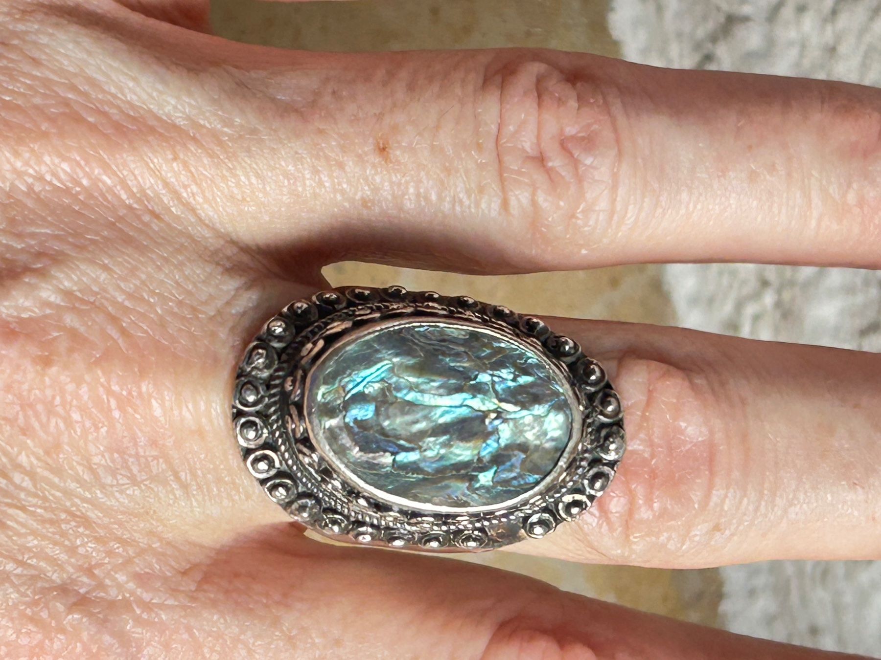 Bagues: Vintage Ring, Silberlook mit Abalone (Grösse 58) – D'occasion à Laufen par belleskulptur