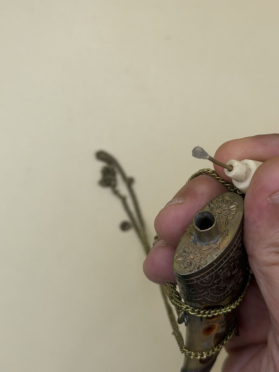 Flaconi: Ancienne flasque en corne gravée avec chaînette – Usato da Genève venduto da sho_67qj 5