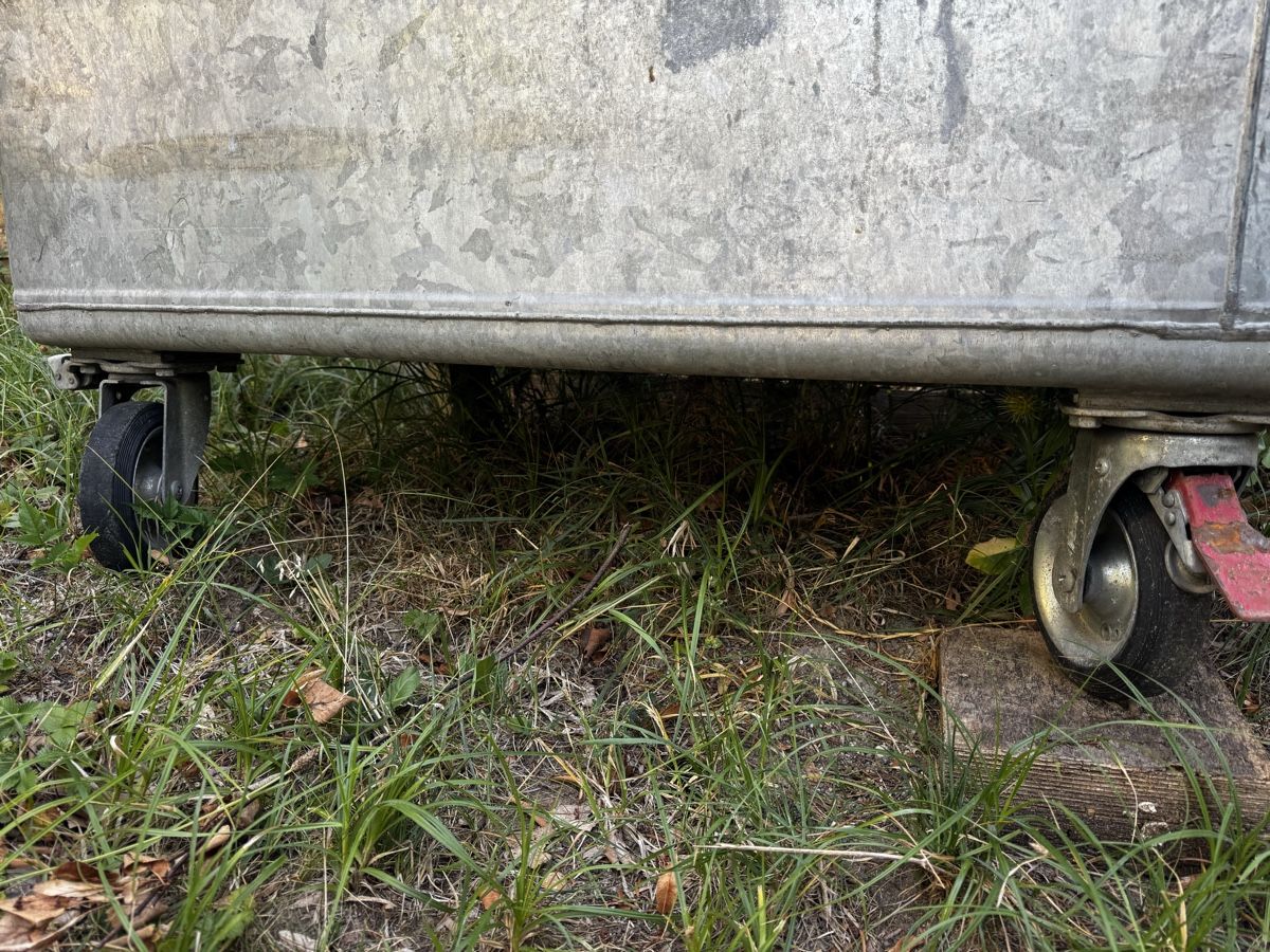 Korpus: Grosser Metall Container mit Rollen gebraucht – Gebraucht aus Dietlikon von admin77 5