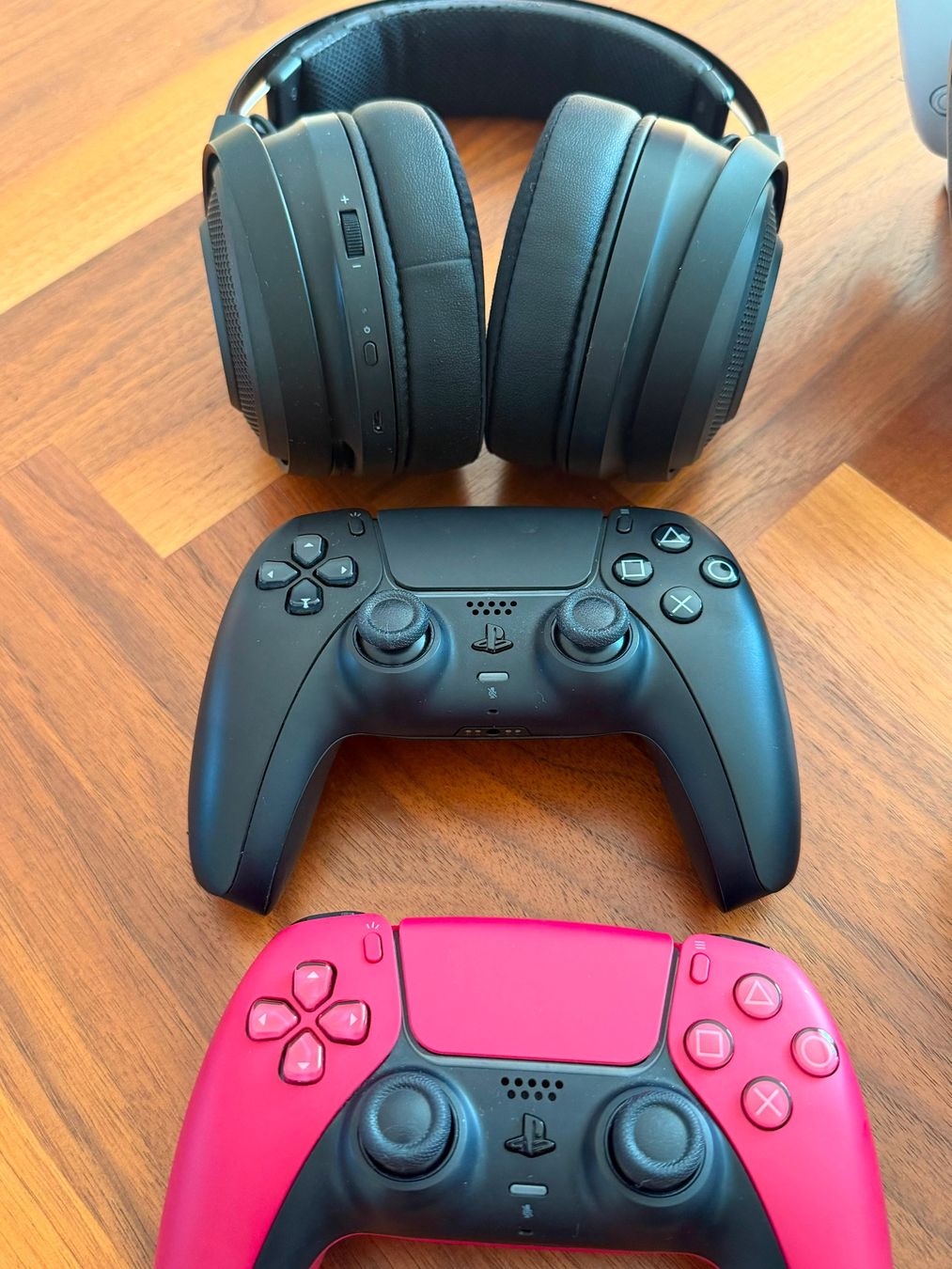 Sony Consoles: ab 1 CHF 🔥 PS5 Disc Bundle + 4 Controller + Headset + Kamer – D'occasion à Jona par Dilara-gz 1
