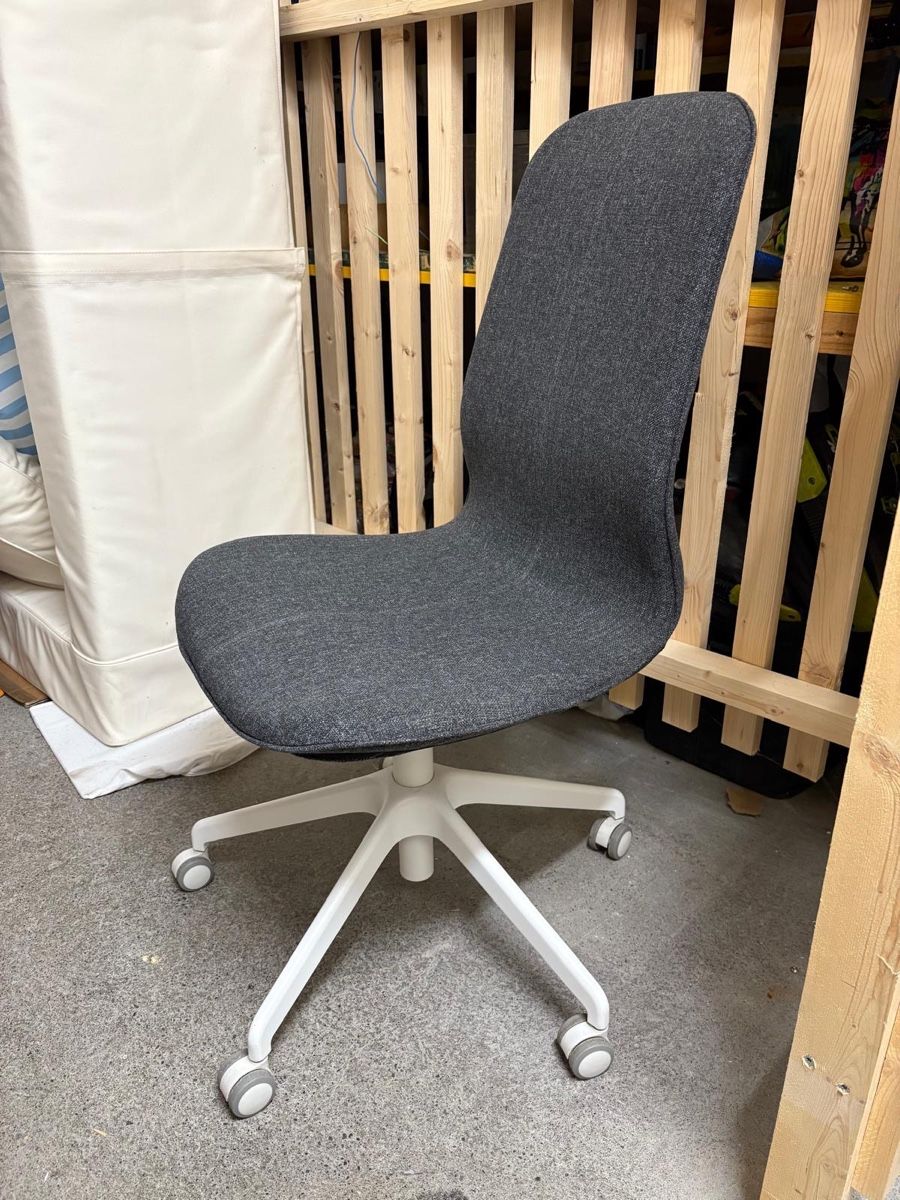 Scrivanie: IKEA Tisch und Bürostuhl – Usato da Zürich venduto da paulalina.l