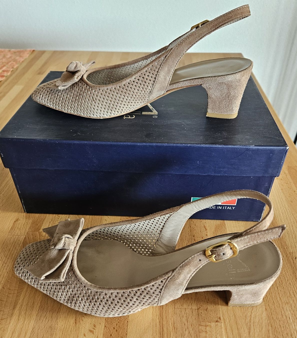 Scarpe da donna: Chaussures à lanières en daim – Usato da Tschugg venduto da Cob56 1