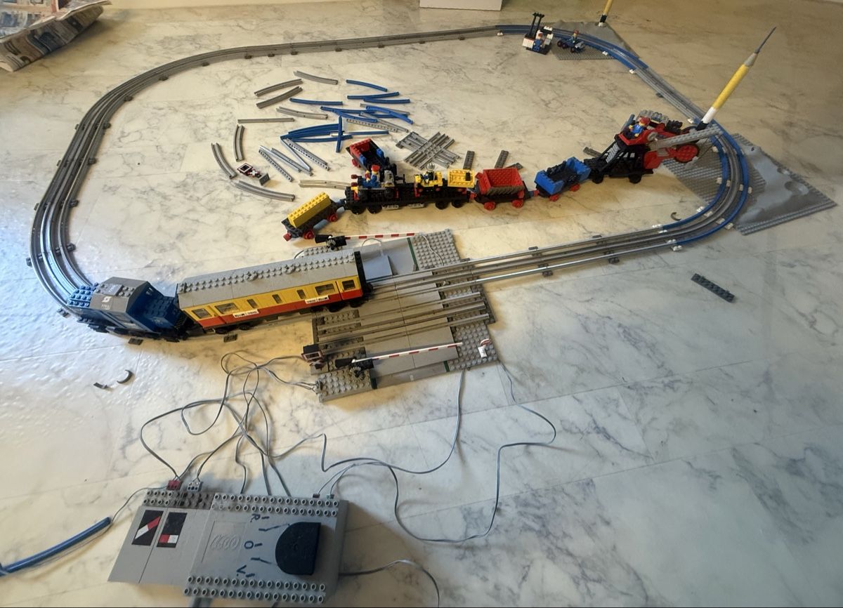 Lego Spielzeuge: Lego 7760 /7815 Eisenbahn 12V  mit viel Zubehör Jg. ca 1985 – Gebraucht aus ittigen von huba01 1
