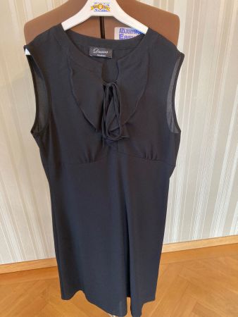 Schwarzes Kleid, ärmellos, Gr. 36 von C&A
