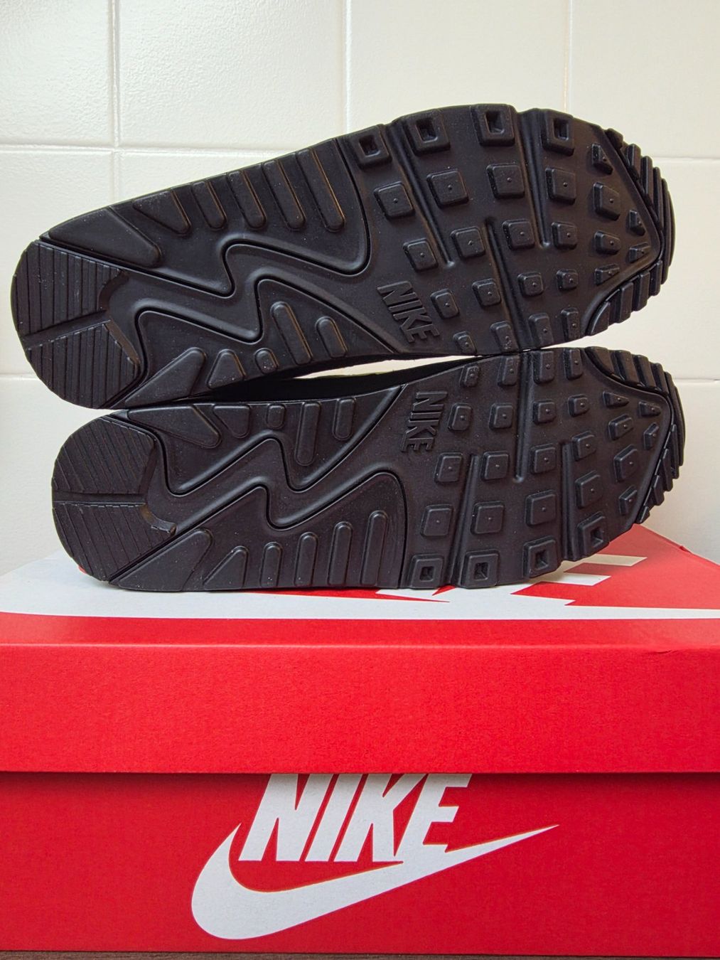 Nike Herrenschuhe: Nike Air Max 90 – Neu und originalverpackt aus Fleurier von dav_xx8y 5