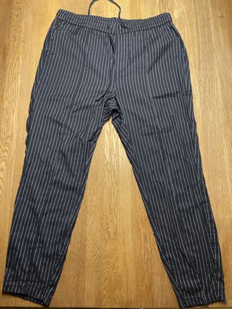 Dunkelblaue Stoffhose