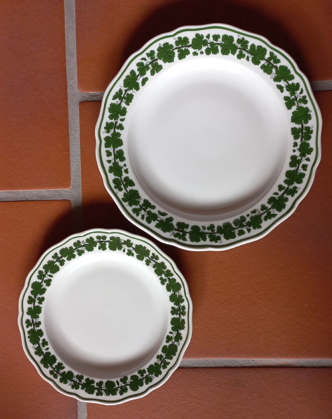 Meissen Geschirr mit Efeuraute 1940 (Neu (gemss Beschreibung)) in Wynigen  fr CHF 1800  nur Abholung auf Ricardo kaufen
