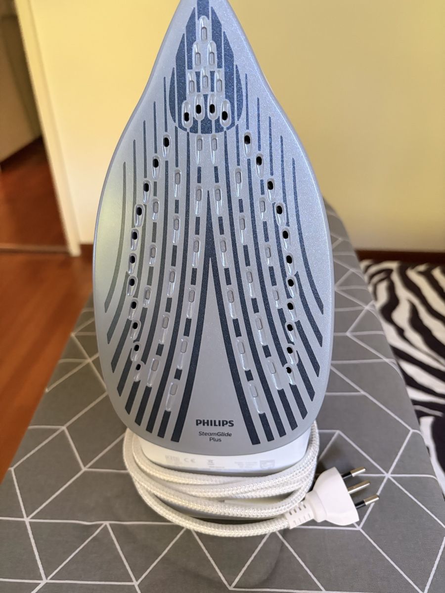 Philips Ferri da stiro: Philips SteamGlide Plus 5000 Series Iron, 2000W, Used – Usato da Zürich venduto da and_yzc2