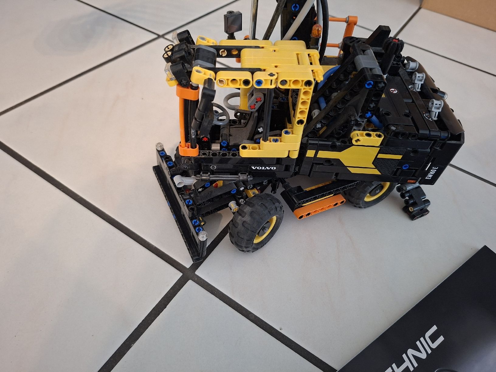Lego Spielzeuge: Lego Technik 42053 Volvo Model – Gebraucht aus Schattdorf von mamo1952 2