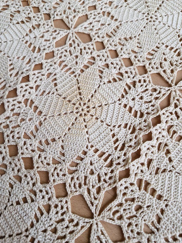 Altra biancheria da tavola: Tischdecke gehäkelt 127x175 cm – Usato da Gerzensee venduto da Neggimann 4