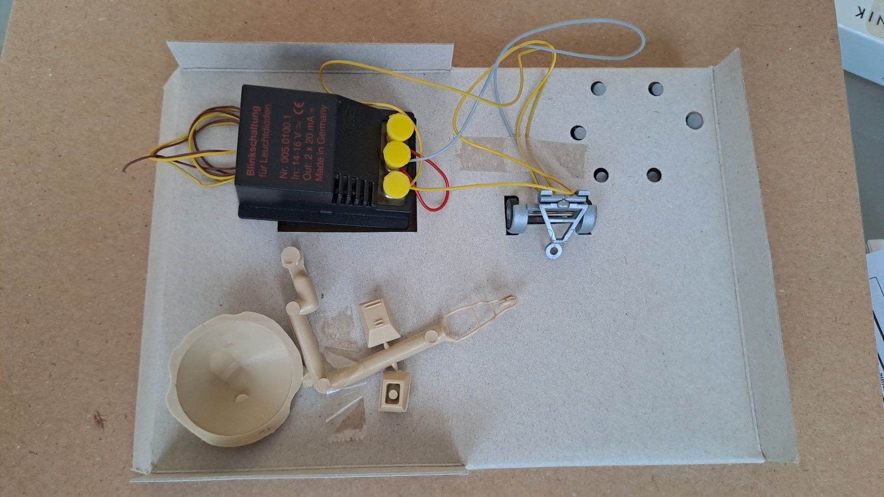 Busch Modellini di ferrovie: Busch Blink Baustellen Elektronik / 56 – Nuovo (secondo la descrizione) da Winterthur venduto da Riebeli333 3