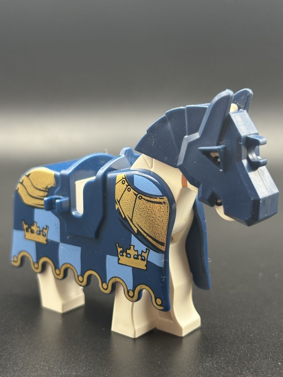 Lego Spielzeuge: Lego Castle Pferd mit Rüstung – Gebraucht aus Winterthur von Diwolf 1