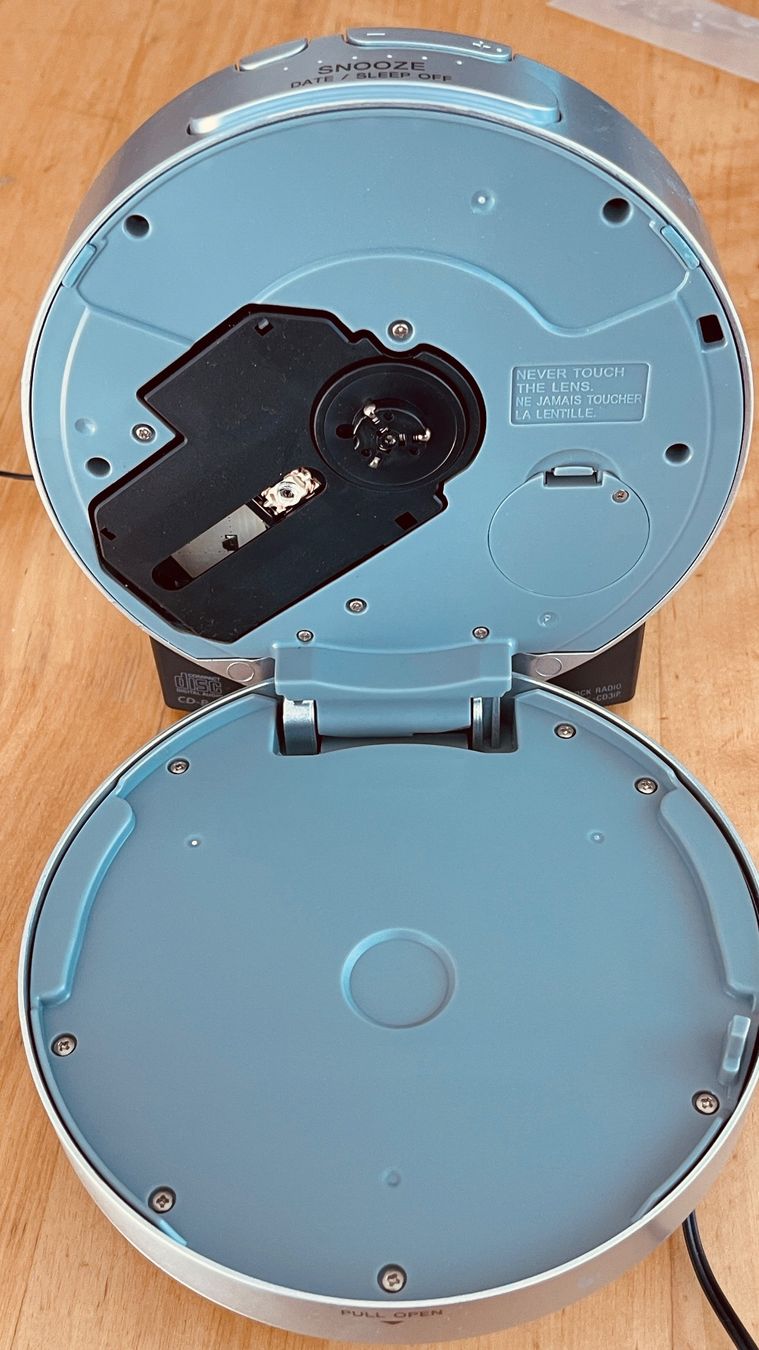 Sony Sveglie: Sony Dream Machine ICF-CD3IP Radiowecker mit CD Player – Usato da Thun venduto da BanjoDan 3
